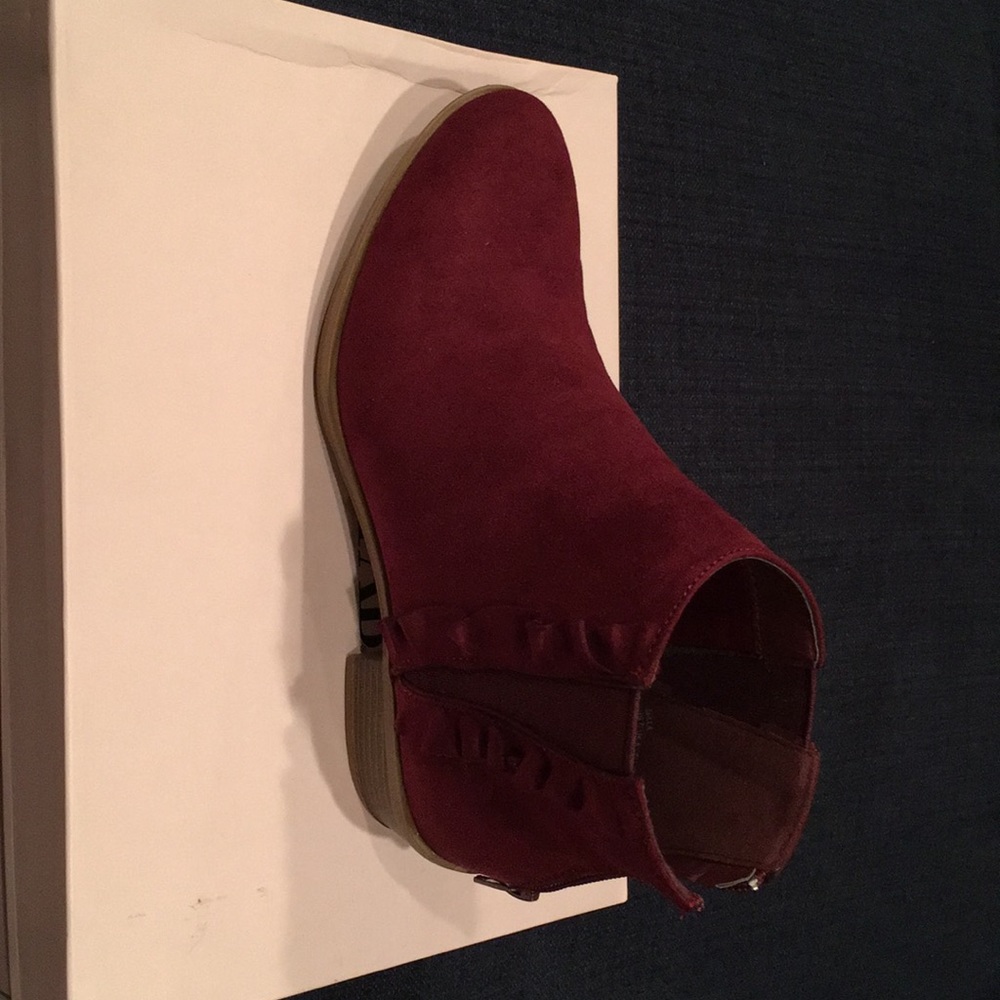 Last Chance: Burgundy boots sz 7